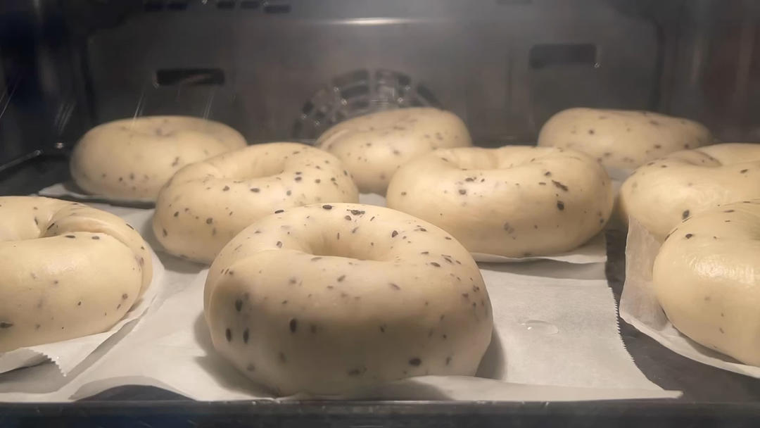 怎样做出完美的钻石纹贝果～无糖无油黑全麦贝果