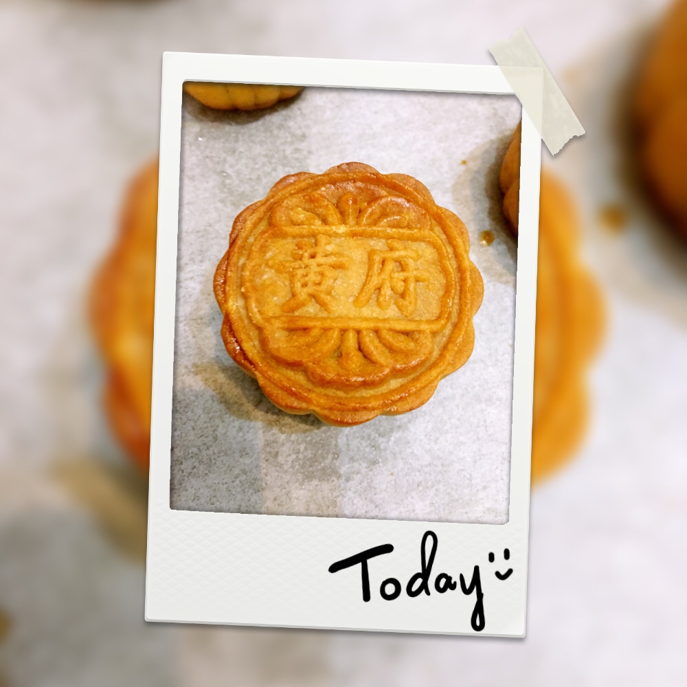 广式月饼—蛋黄莲蓉月饼