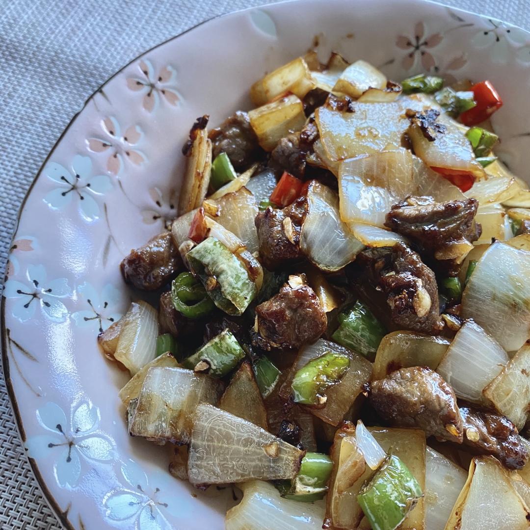 孜然洋葱炒牛肉粒
