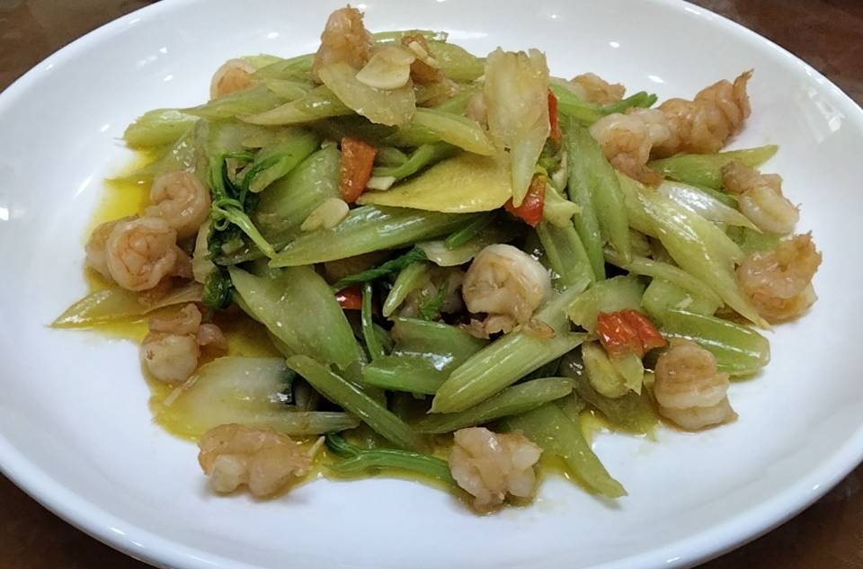 超级嫩的西芹吃法（西芹虾仁），小朋友也可以吃很多