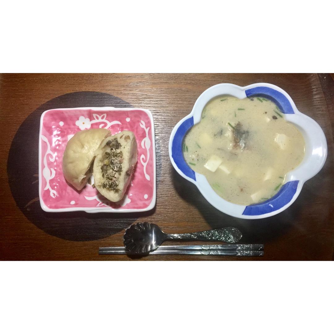 奶白鲫鱼豆腐汤