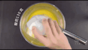 斑马纹酸奶蛋糕(一分钟视频包教包会）的做法 步骤2