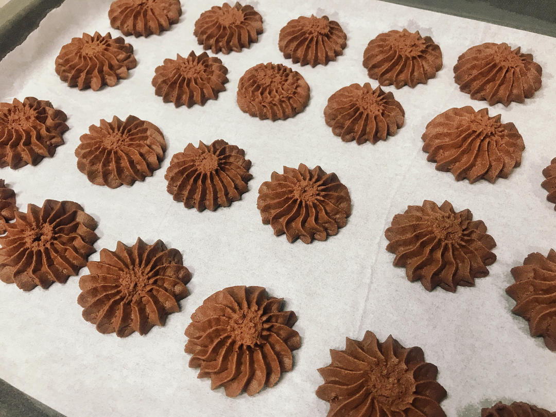 挤花毫无压力的巧克力曲奇