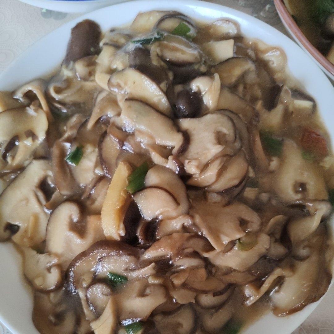 香菇这样炒比肉都好吃😋素炒香菇