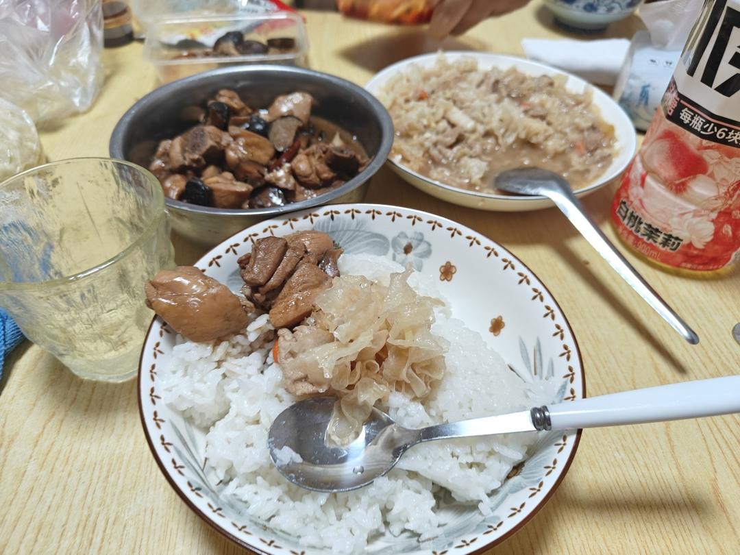 银耳炒肉
