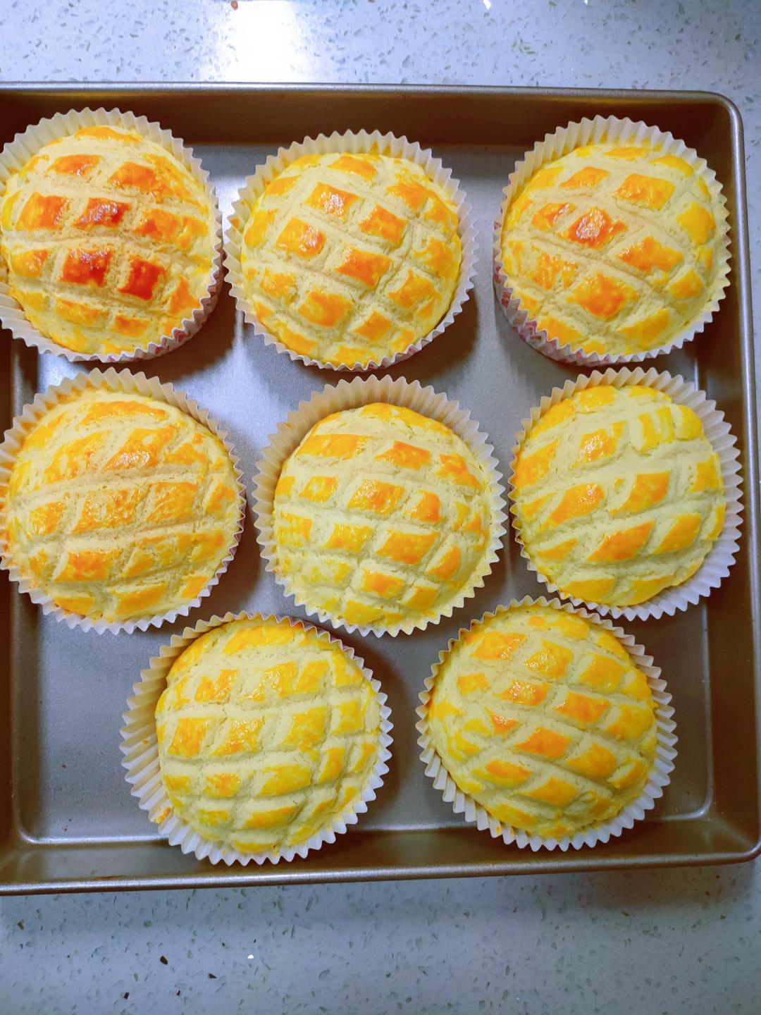 好吃到炸裂的港式菠萝包（附带制作酥皮的小视频）