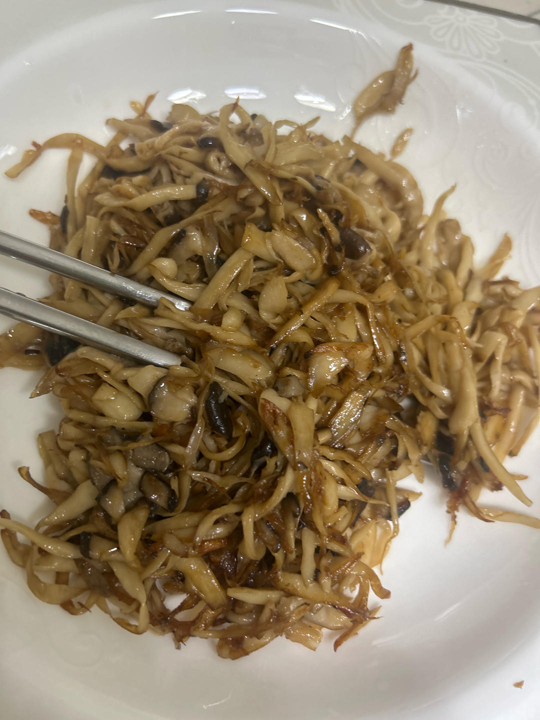 超级简单的干煸杏鲍菇，只需两种调料就可享受的美味