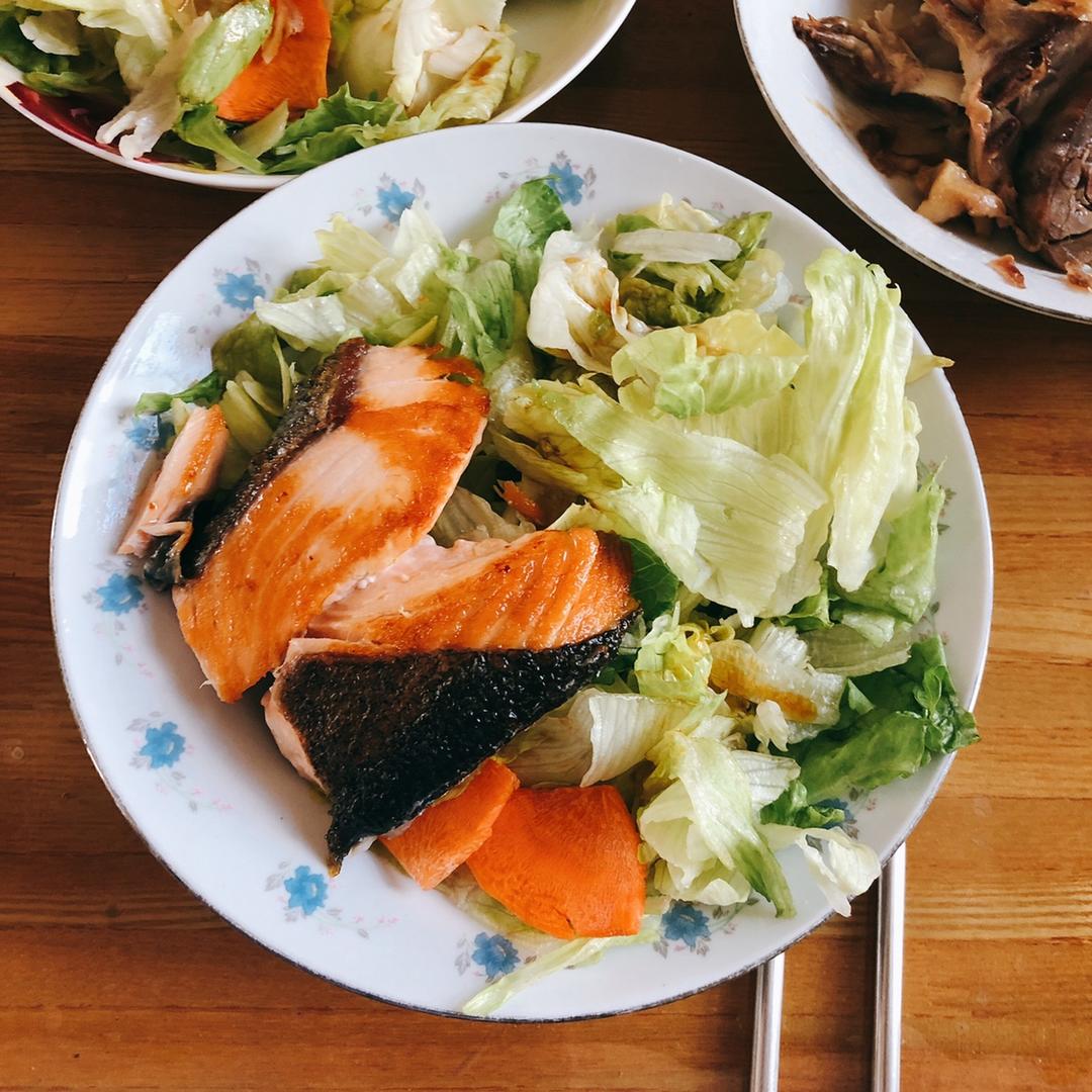 脆皮嫩肉——极致煎三文鱼