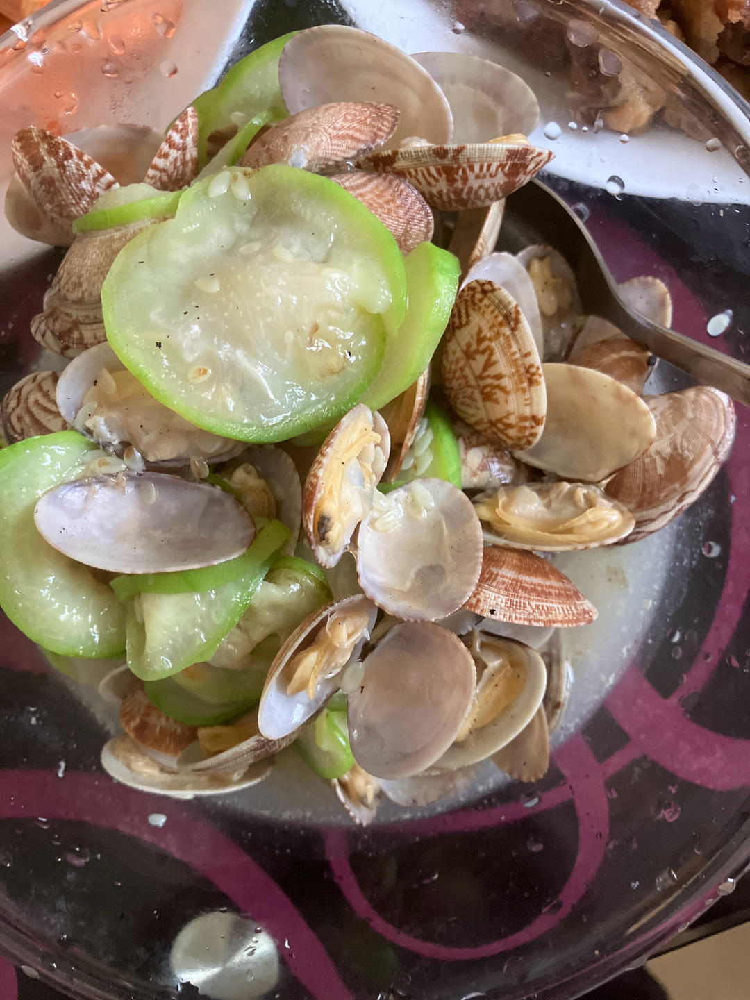 鲜掉眉毛的丝瓜炒花蛤，汤汁拌饭也是超级无敌！！