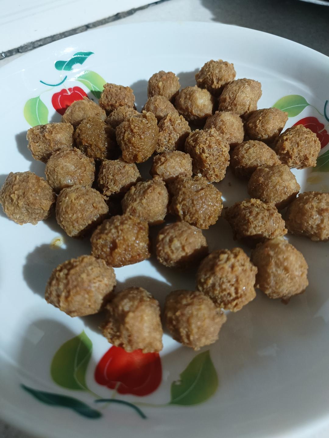自制油炸肉丸子