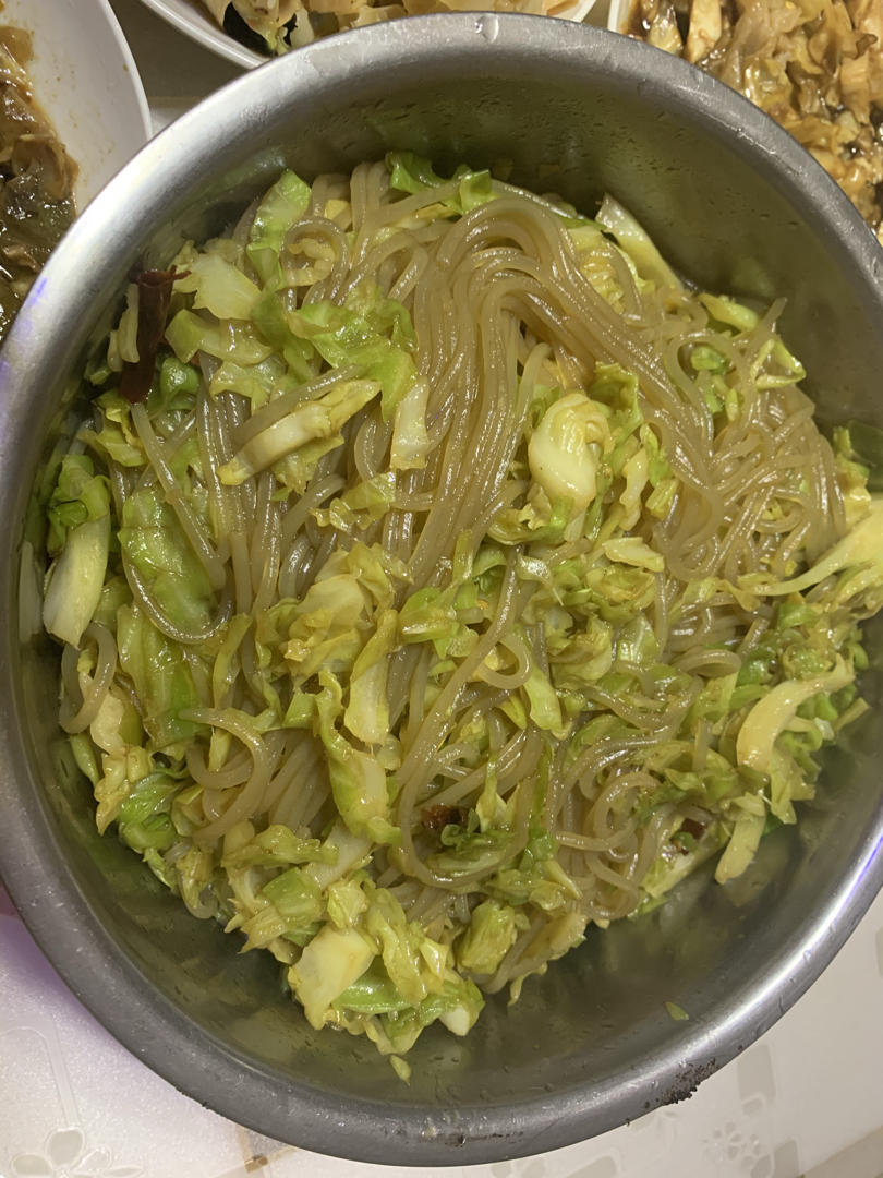 最近爱吃粉丝粉条～包菜炒粉丝