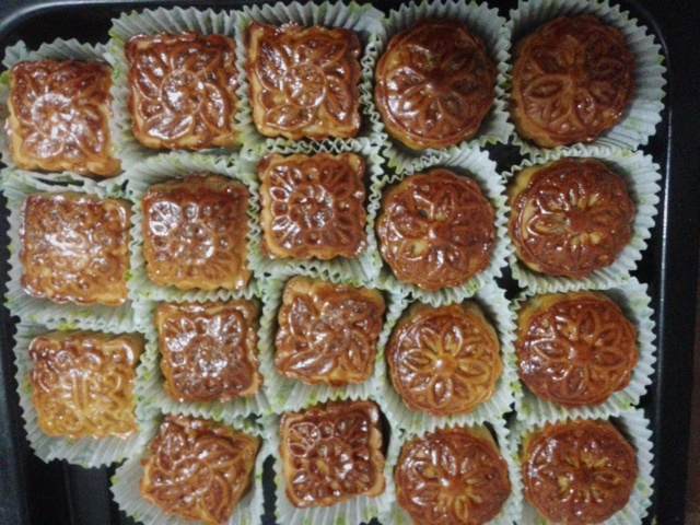 广式蛋黄莲蓉月饼