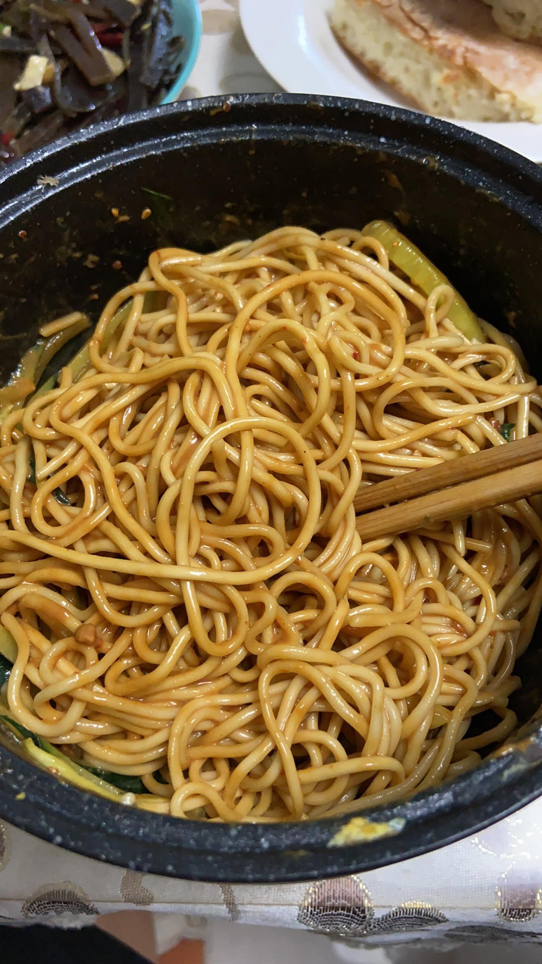 芝麻酱拌面（超快手超简单的翻版热干面）