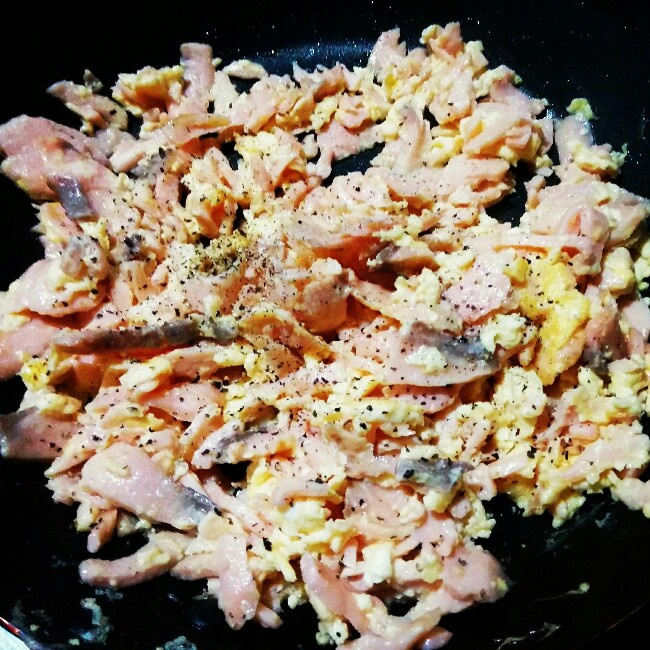 烟熏三文鱼炒蛋