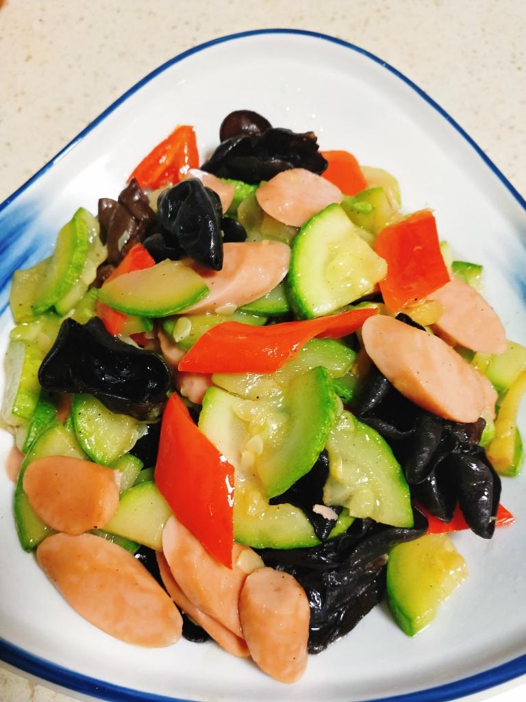 素食，清炒西葫芦素火腿肠