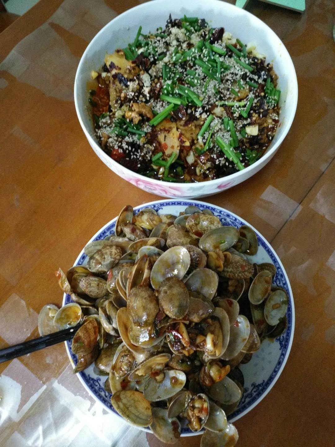 蒜香炒花甲