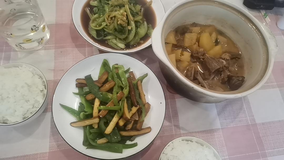 素菜：芹菜炒豆腐干