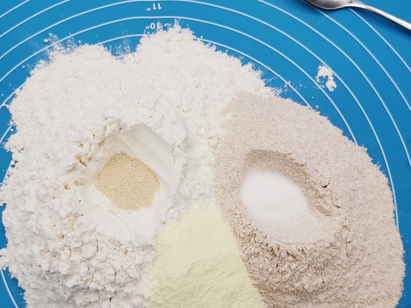 纯奶手撕吐司的做法 步骤1