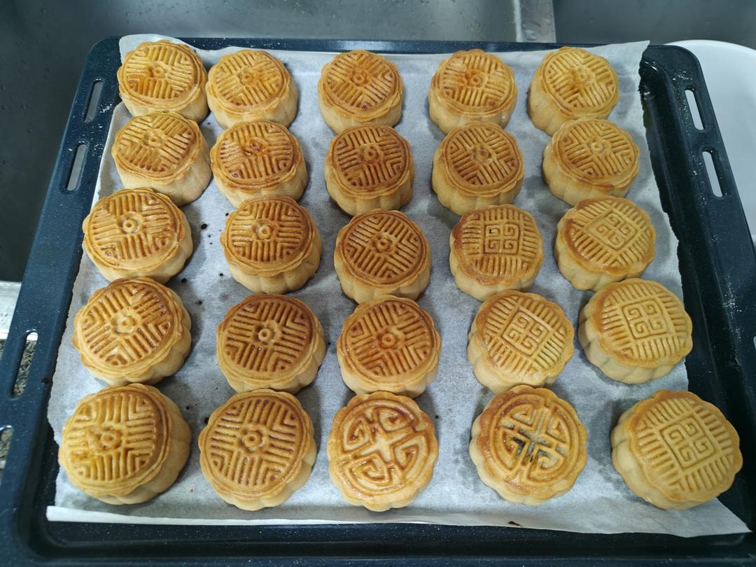 广式月饼—蛋黄莲蓉月饼