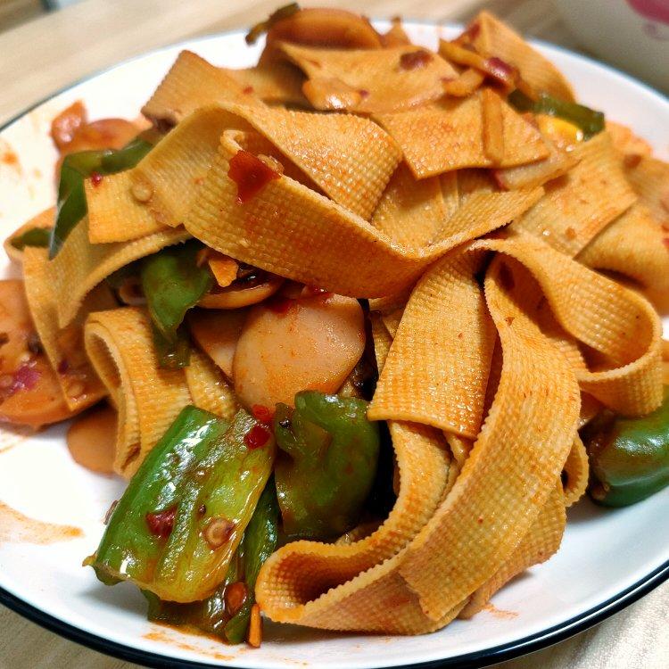 没钱了就做饭做的火腿肠炒千张豆腐皮