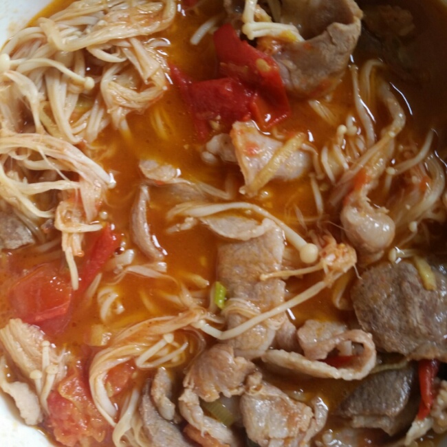 金针菇肥牛番茄锅