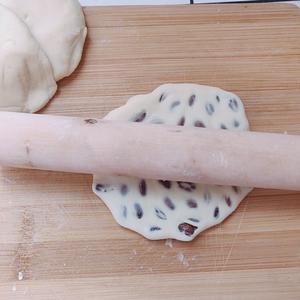 简单易做红豆卷饼的做法 步骤5