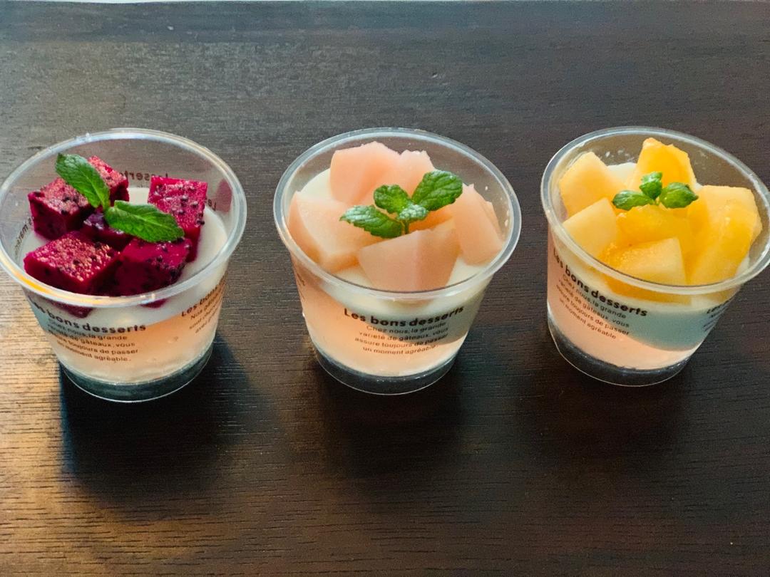 桃子牛奶冻