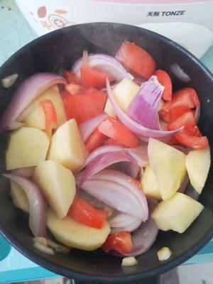 【电饭煲】番茄土豆焖牛肉的做法 步骤3