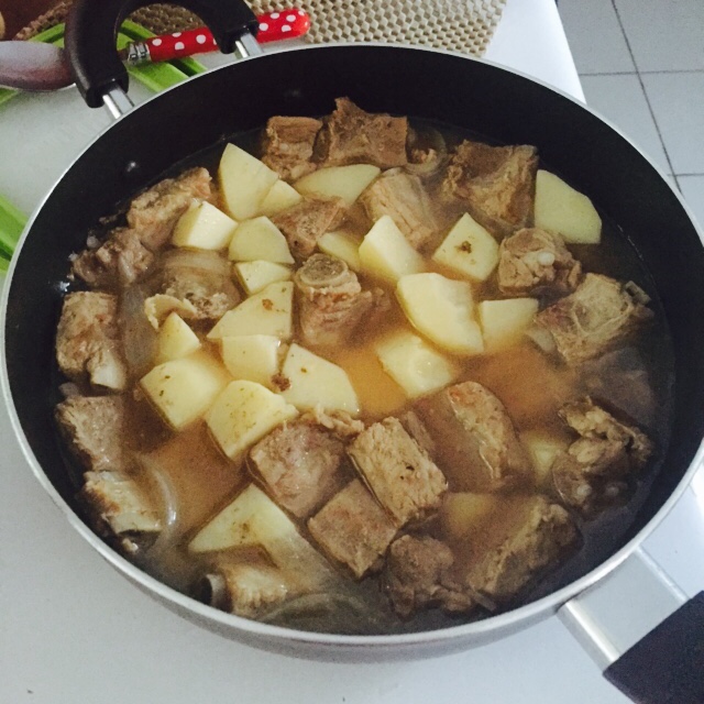 红烧排骨土豆