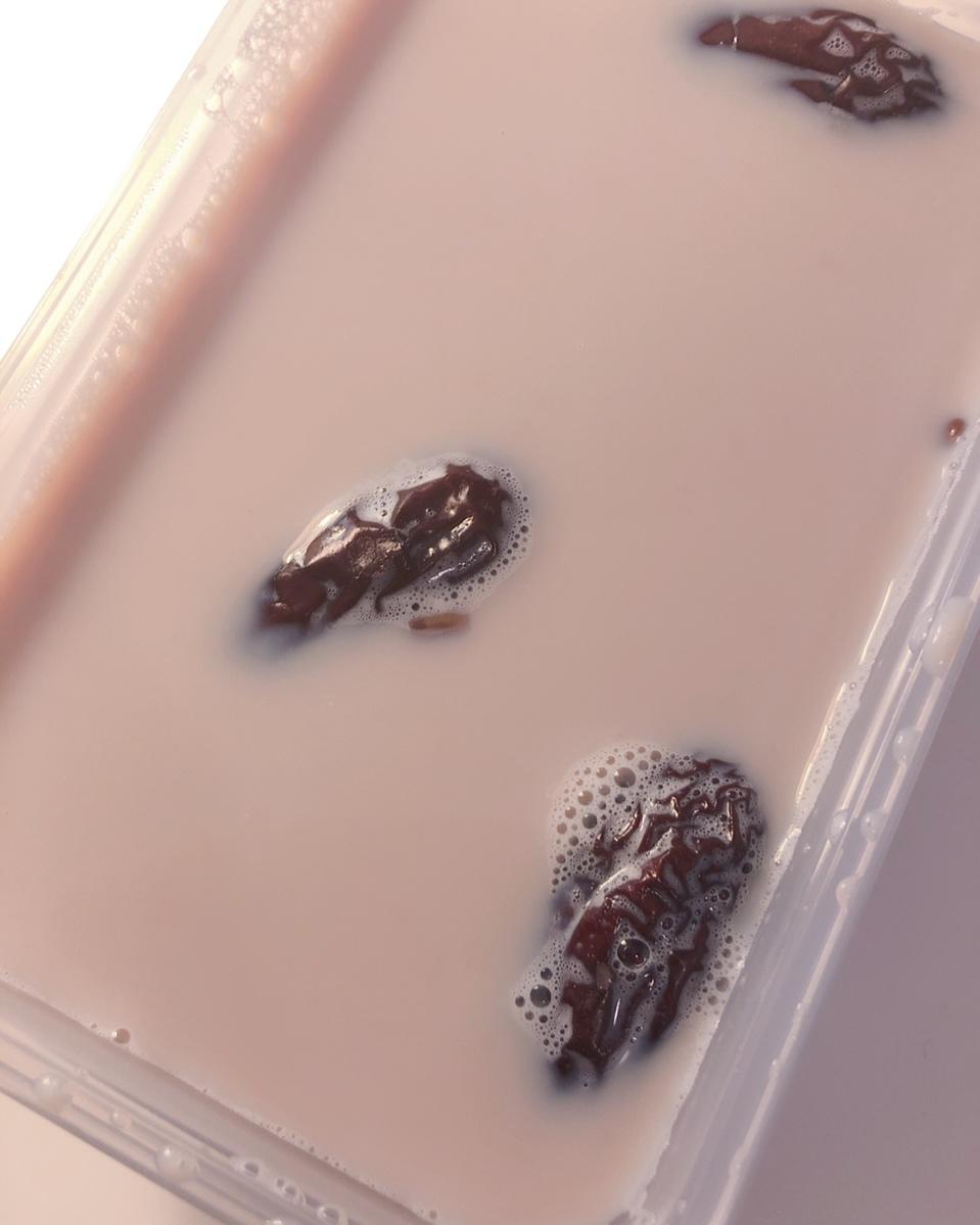 红枣红豆薏仁牛奶粥