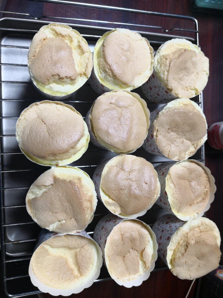 椰蓉棉花纸杯蛋糕