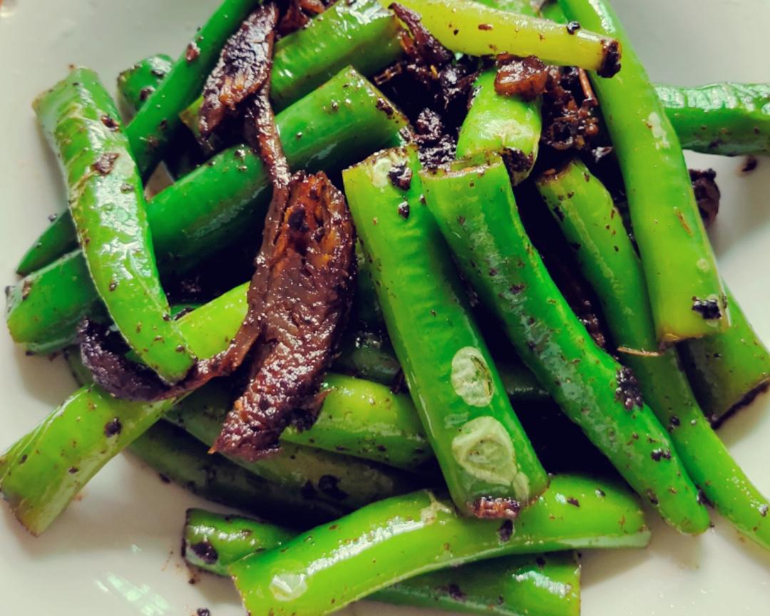 qing88用料鲮鱼100克辣椒15个盐适量酱油1勺豆豉鲮鱼炒辣椒的做法辣椒