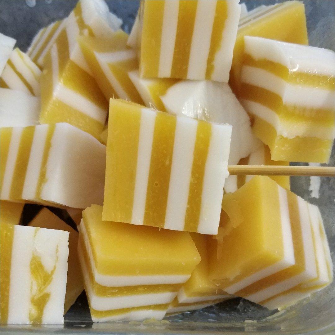 妈妈们快看，这道甜品是会跳舞的，孩子们一定喜欢！——芒果千层糕