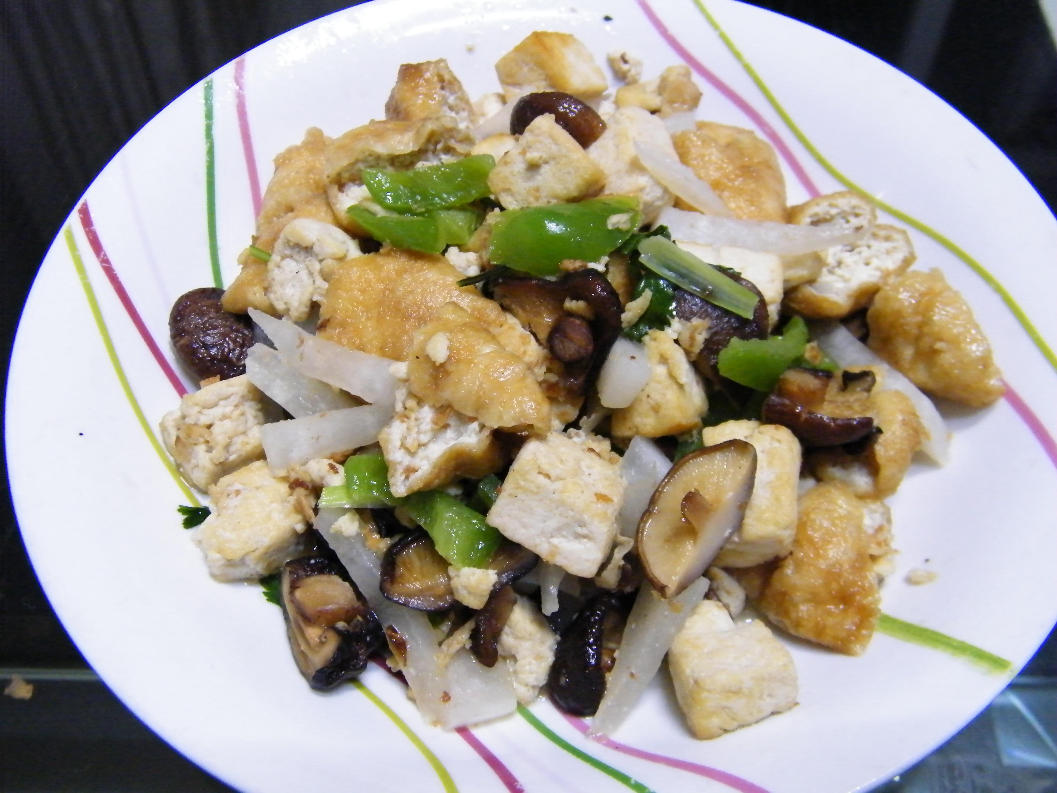 香菇豆腐白萝卜炒青菽的做法