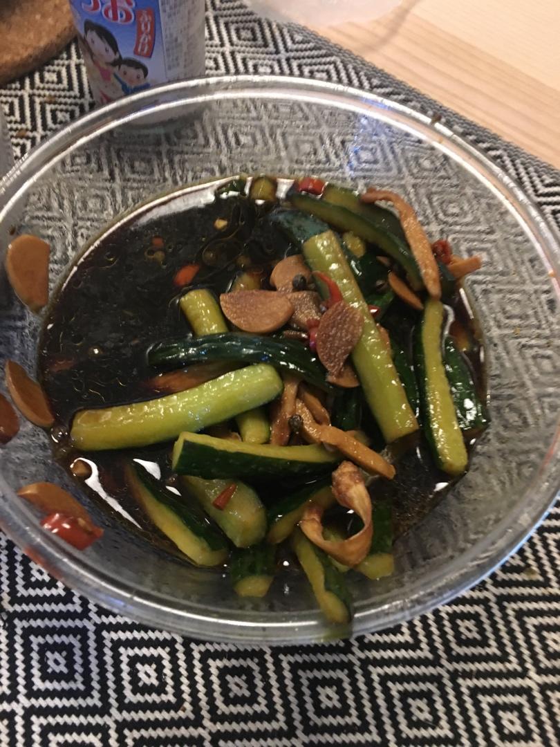 香辣脆爽!开胃又下饭的腌黄瓜