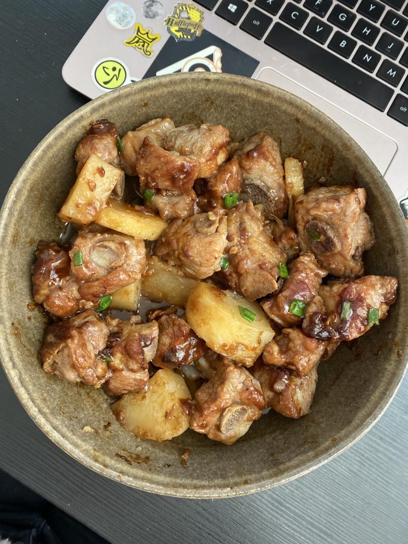 香酥排骨蒸土豆