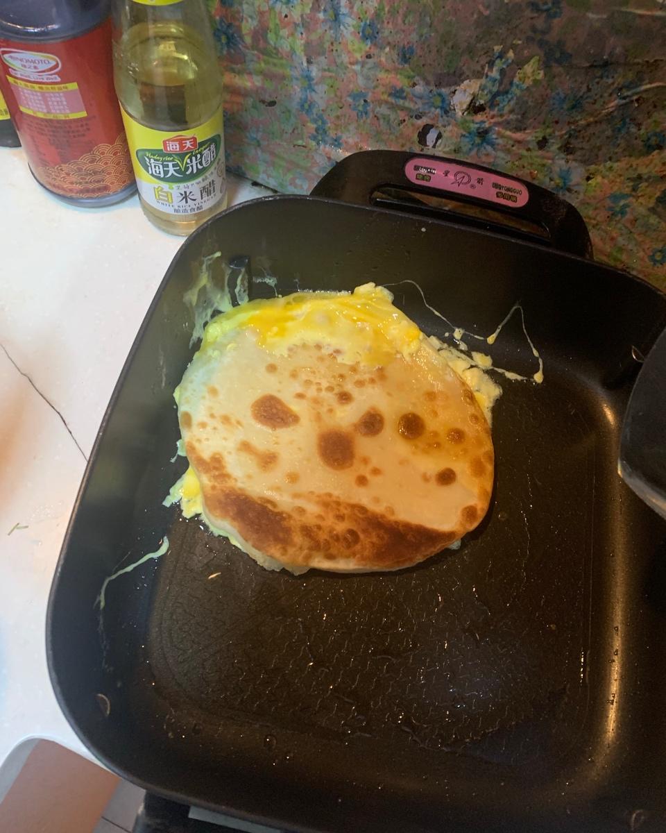 鼓大泡的鸡蛋灌饼