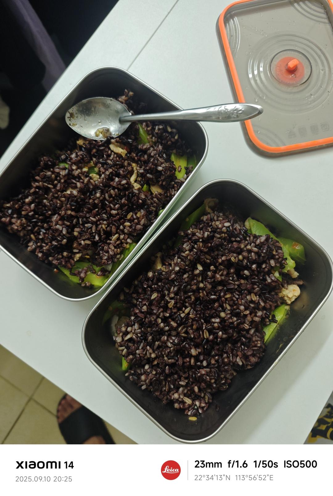 简单好吃下饭的莴笋炒肉来啦！