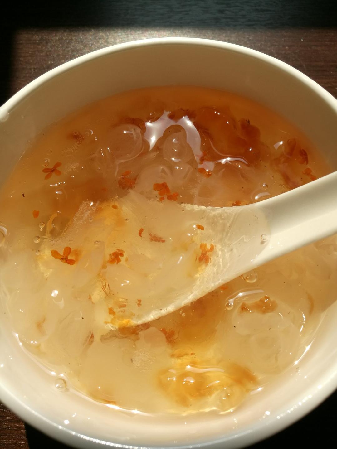 这一碗，只长颜值不长膘！（银耳桃胶皂角米）