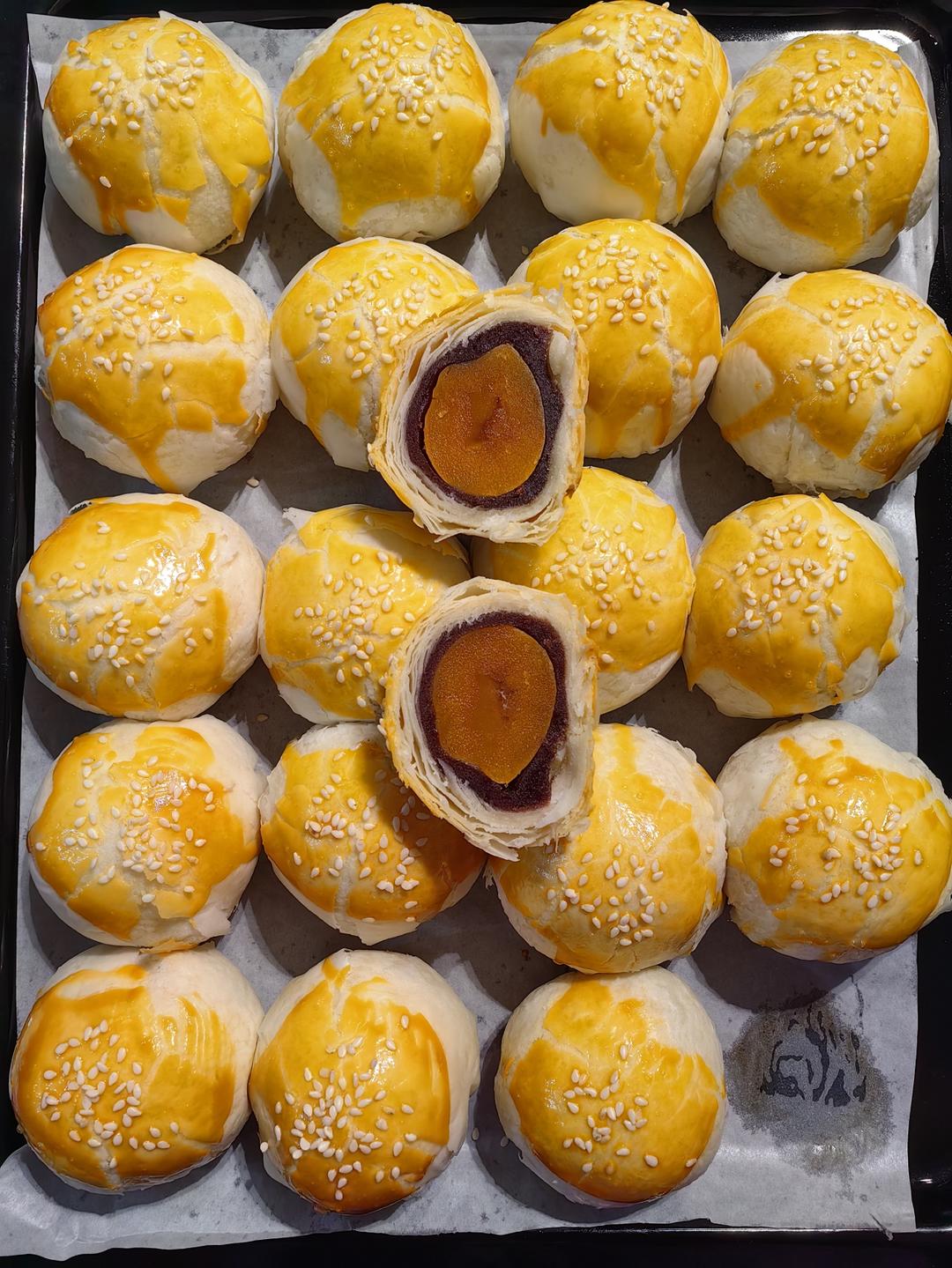 大包酥蛋黄酥也能层次分明，酥掉渣，不破酥