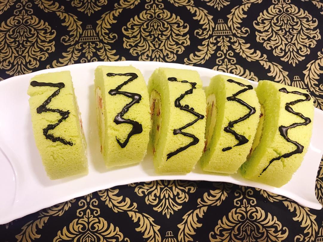 圣诞菠菜草莓蛋糕卷