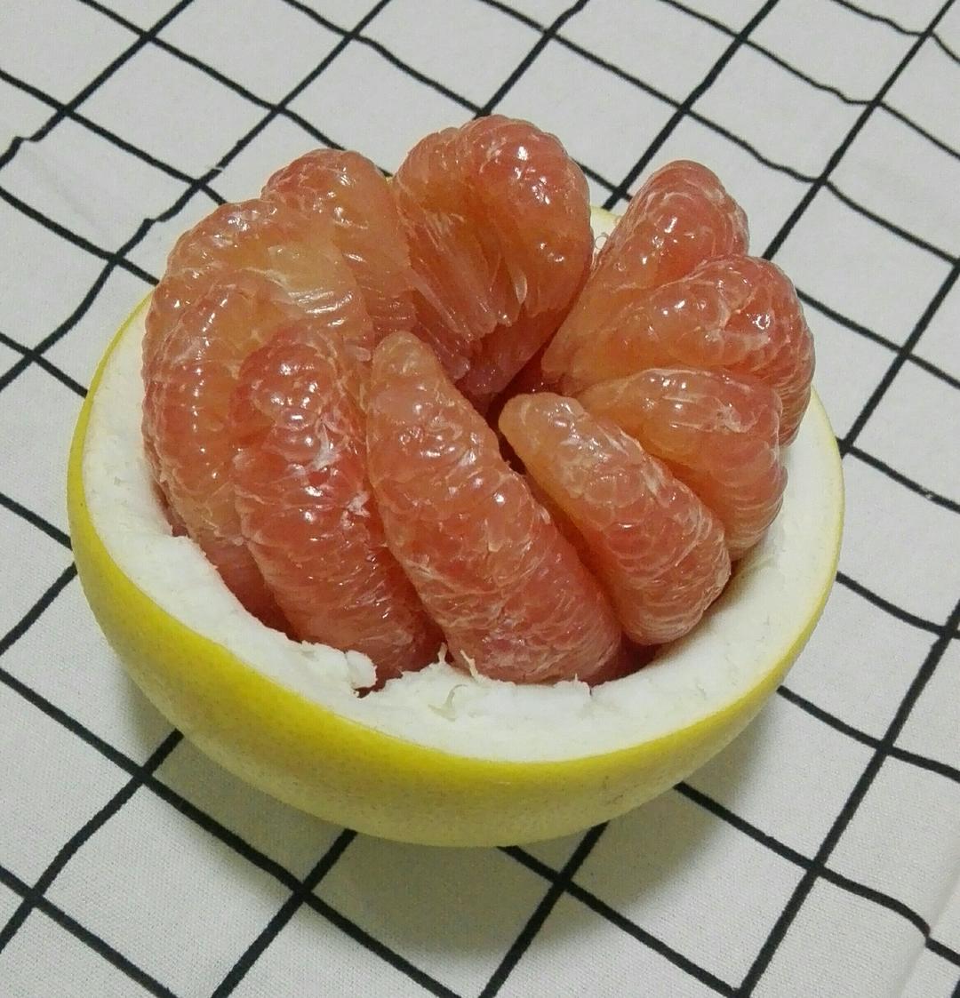 巧剥柚子皮