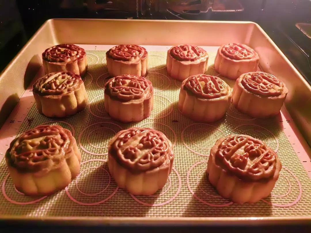 广式月饼——蛋黄莲蓉月饼