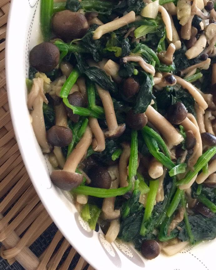 蕾_8oi0做的菠菜炒蘑菇