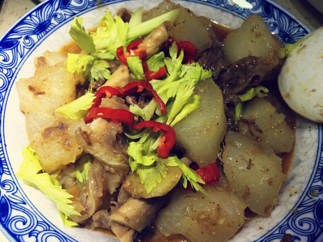 萝卜焖牛筋腩