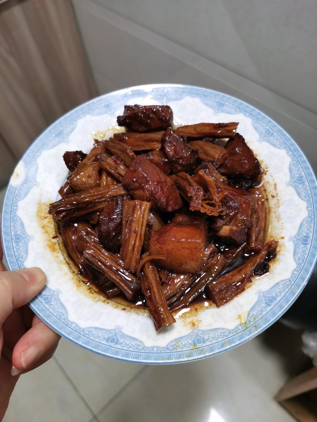 红烧肉炖腐竹