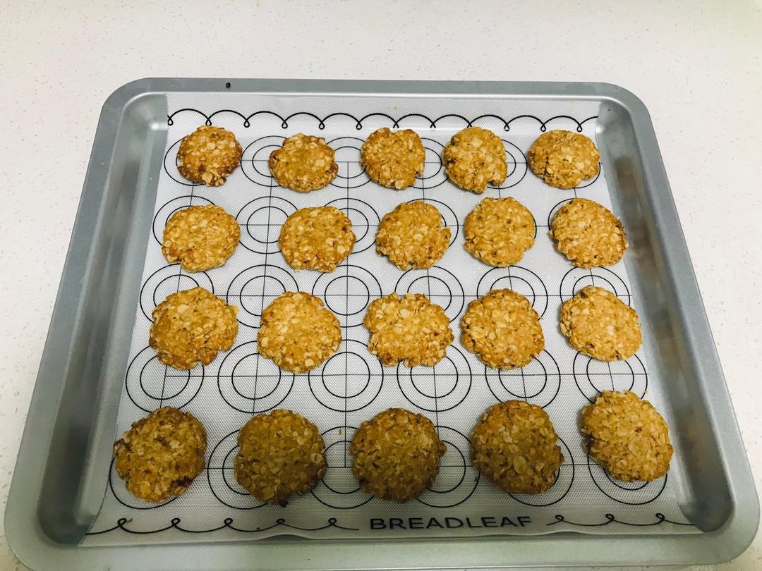 素食:有机燕麦芝麻大饼干