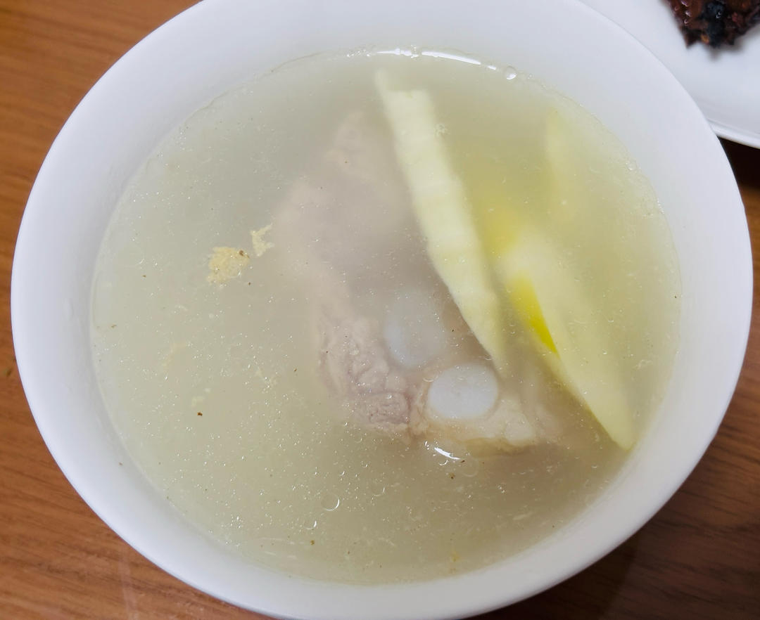 😋春笋排骨汤