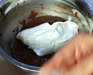 巧克力戚风蛋糕的做法 步骤9