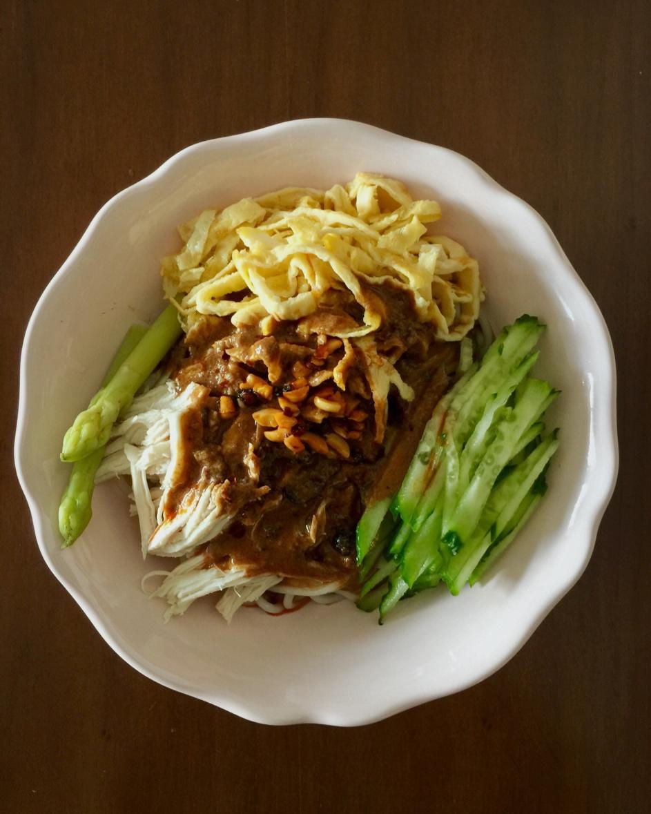 【鸡丝凉面】